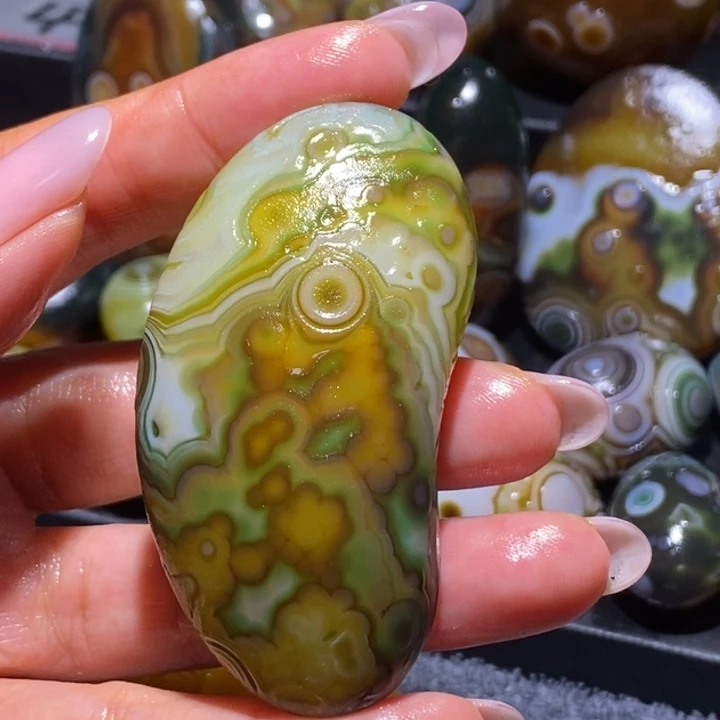 玛瑙/玉髓未镶嵌珠宝奇石75