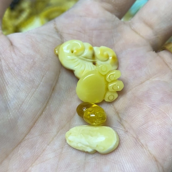 蜜蜡未镶嵌裸石吊坠