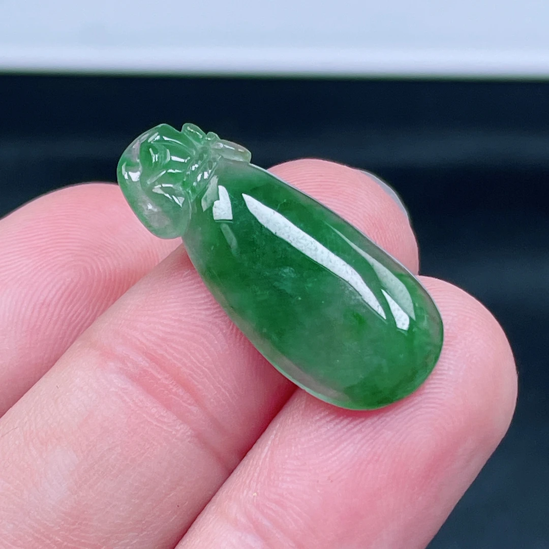 V076缅甸天然翡翠A货钱袋翡翠吊坠冰透冰绿通透精美小可爱男女款