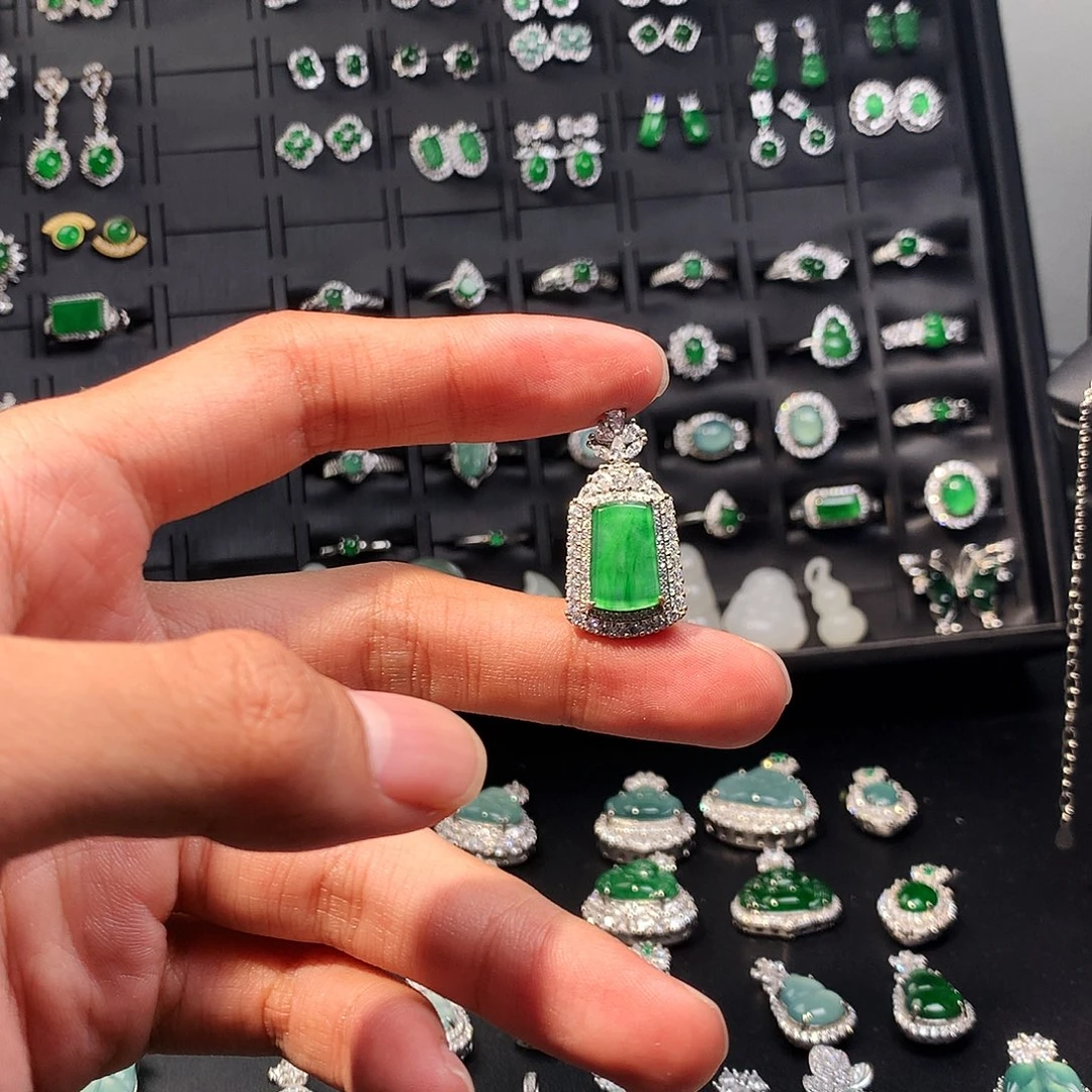 翡翠未镶嵌吊坠(不含链)