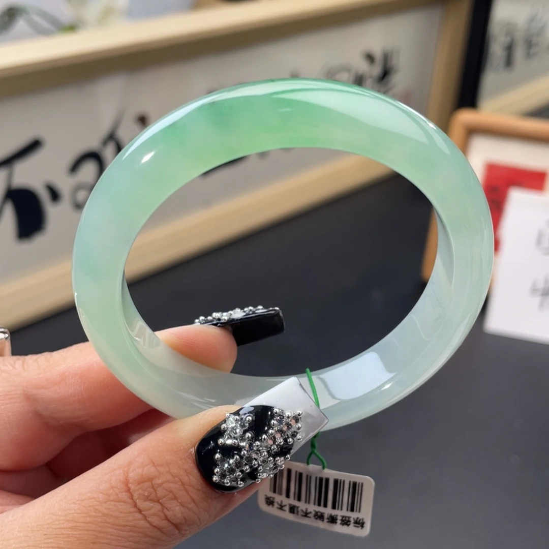 翡翠未镶嵌手镯冰胶飘绿正圈手镯