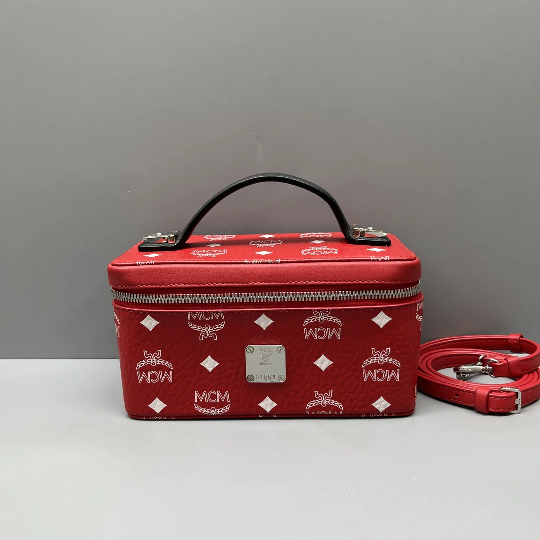 95新 MCM 红色印花盒子包 尺寸20*11 SV17073