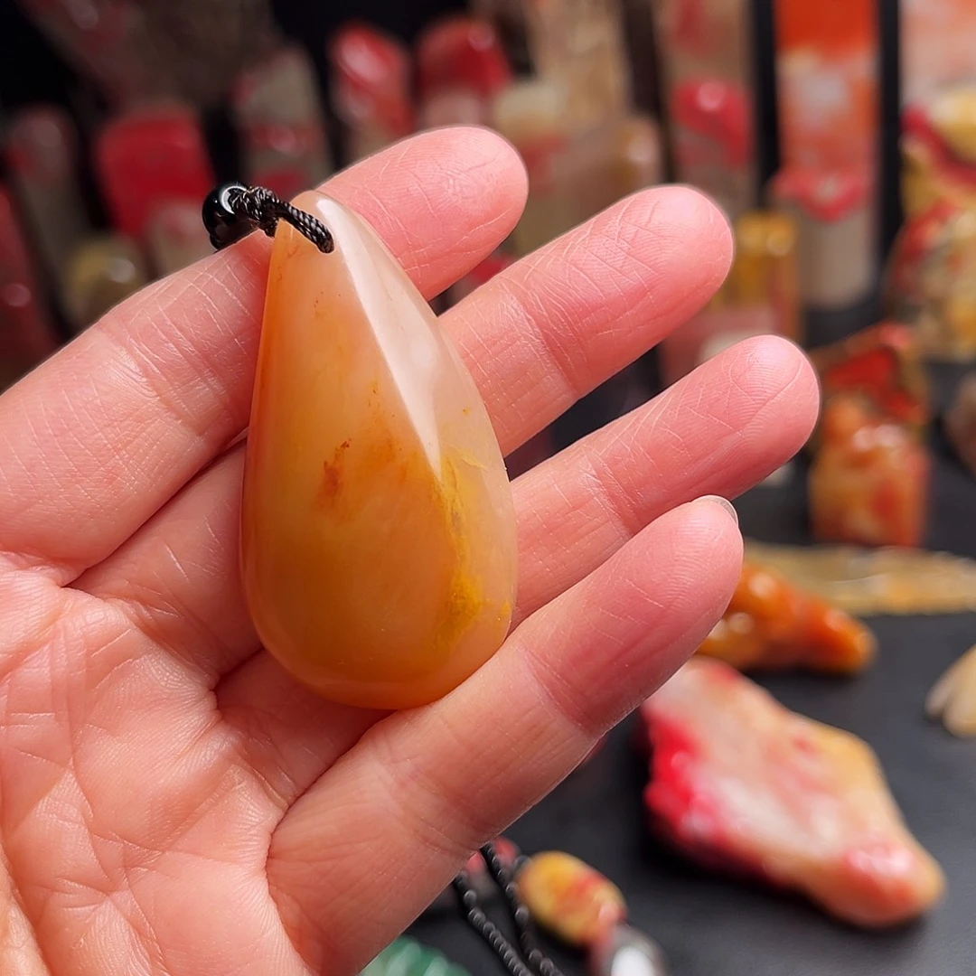 巴林石其他鸡血石挂件