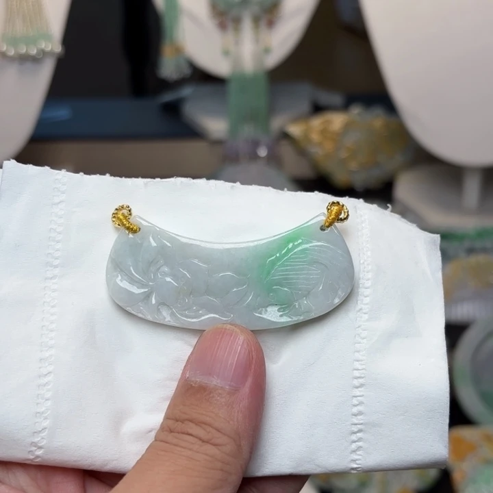 翡翠未镶嵌颈饰吊坠