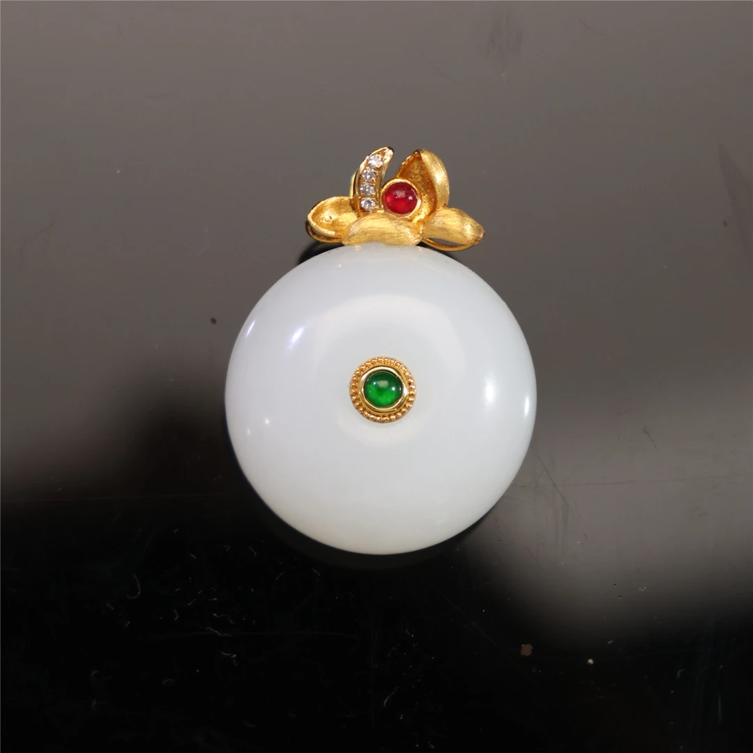 18k和田玉羊脂白玉平安扣吊坠