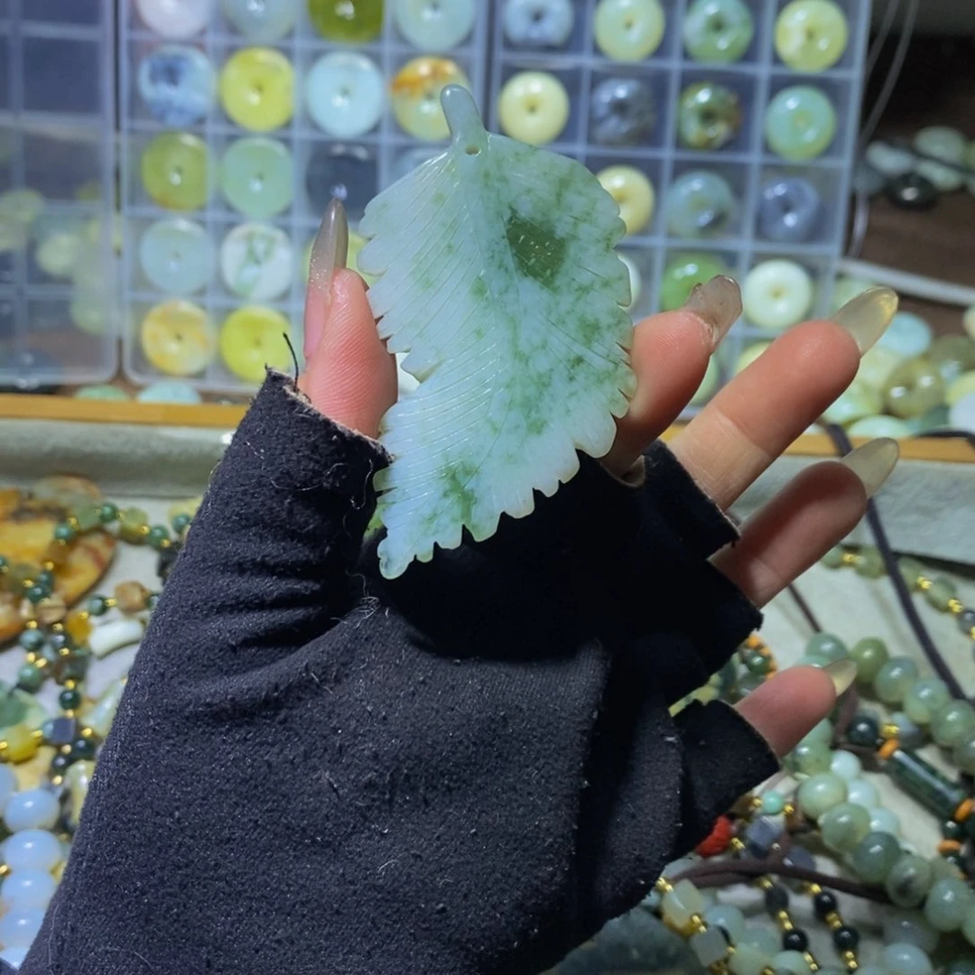 【闪购商品】蛇纹石玉颈饰未镶嵌梦****?74