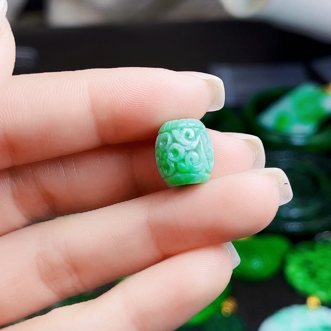 颈饰未镶嵌翡翠多样性