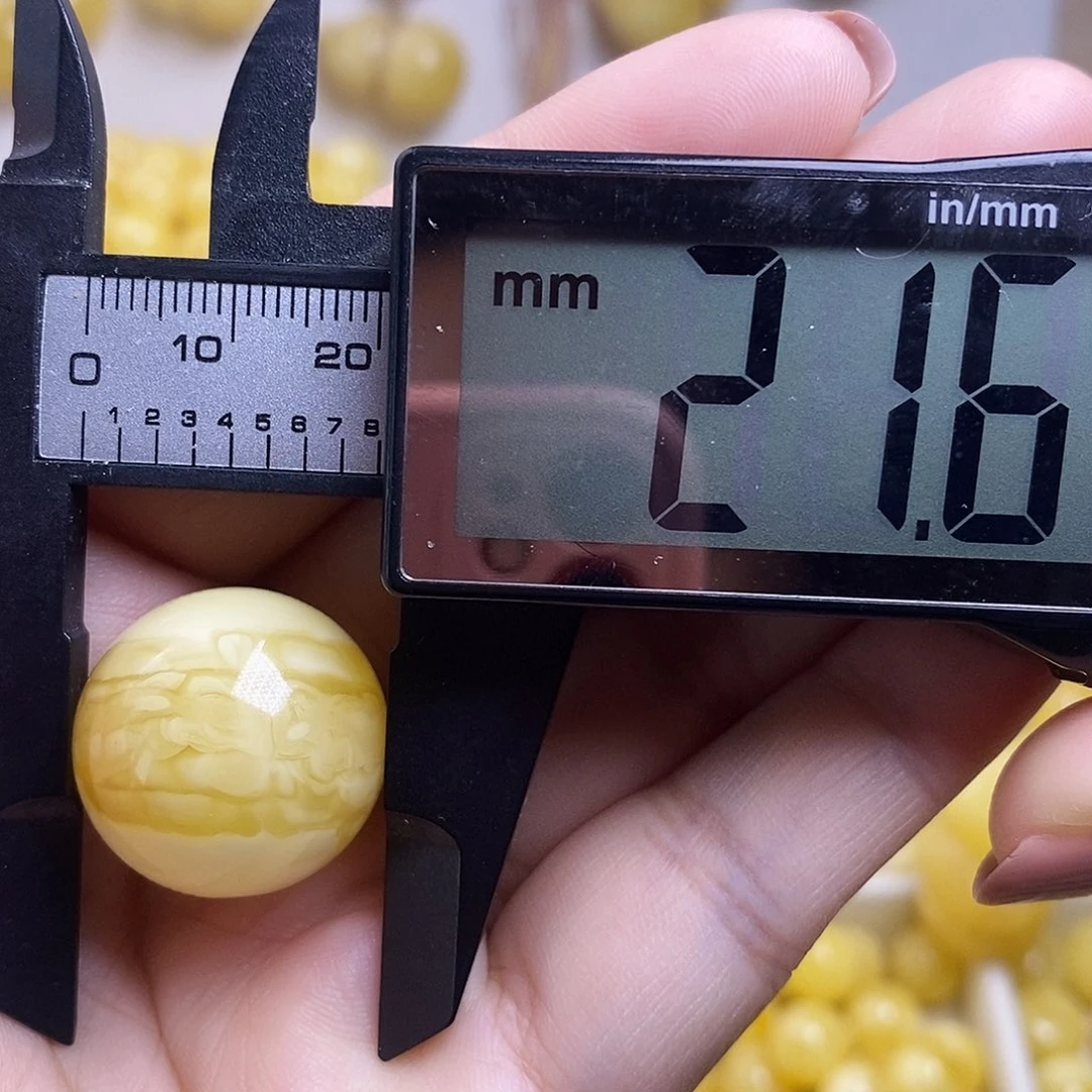 裸石琥珀未镶嵌蜜蜡圆珠克重5.7