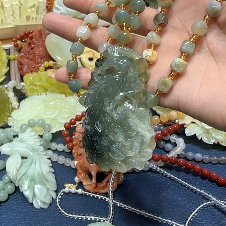 未镶嵌蛇纹石玉吊坠