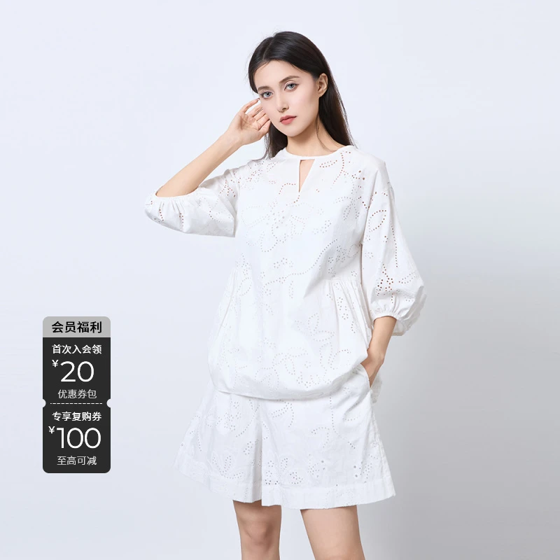 S·DEER春夏气质纯色宽松镂空花纹甜美纯棉v领泡泡袖小衫S252Z3217