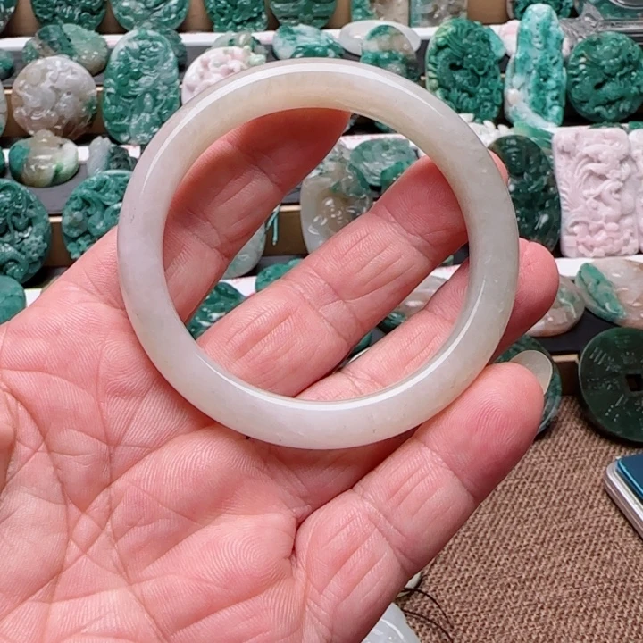 独山玉未镶嵌颈饰