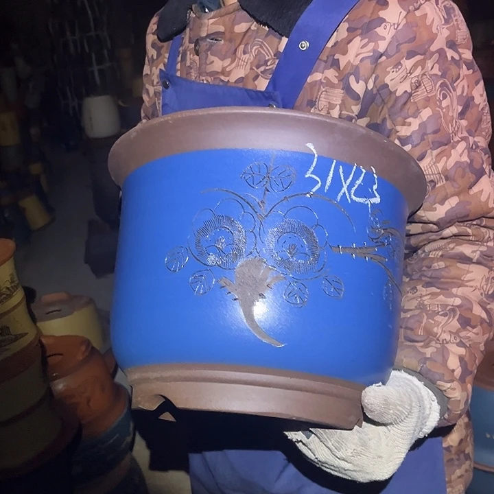 紫砂花盆紫砂花盆和小盆栽