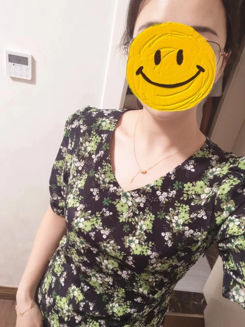 【断码】新款女装 印花桑蚕丝连衣裙真丝碎花度假风V领年轻款显白