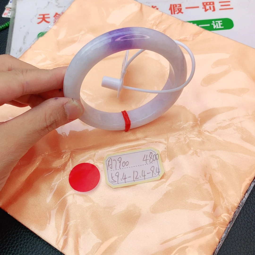 翡翠手镯未镶嵌我