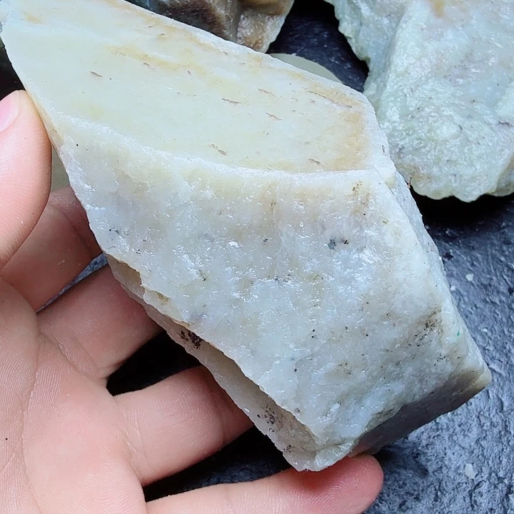 和田玉（糖玉）未镶嵌珠宝奇石