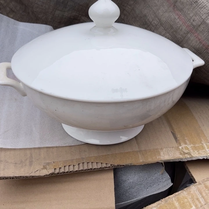 汤盆骨瓷带盖子白