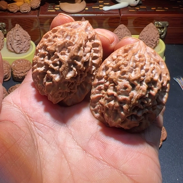 飘***南把件文玩核桃玉玲珑