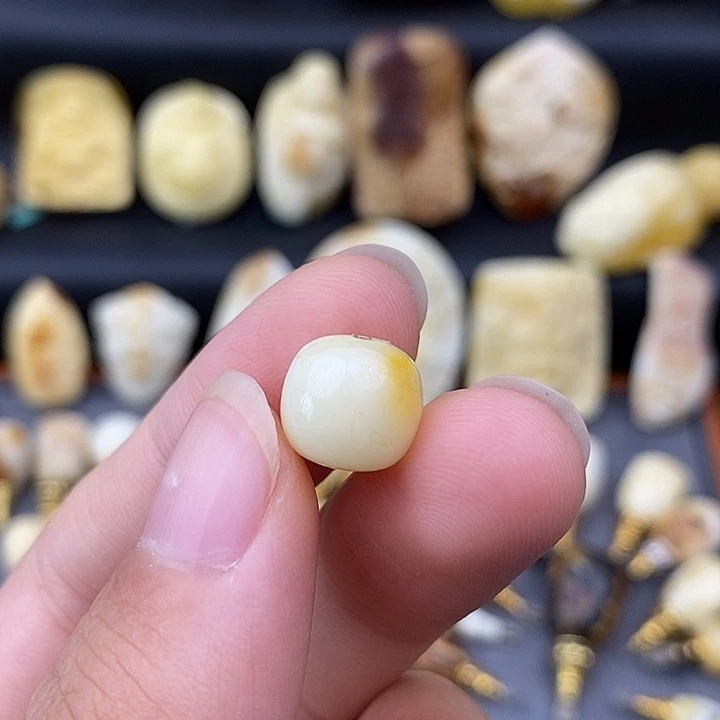 琥珀未镶嵌裸石10老邢c230