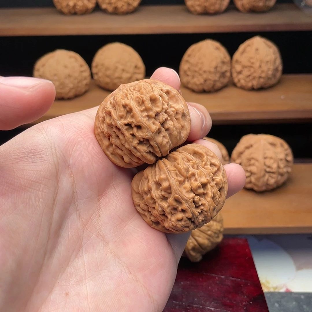 文玩核桃把件39精配山地红皮四座楼