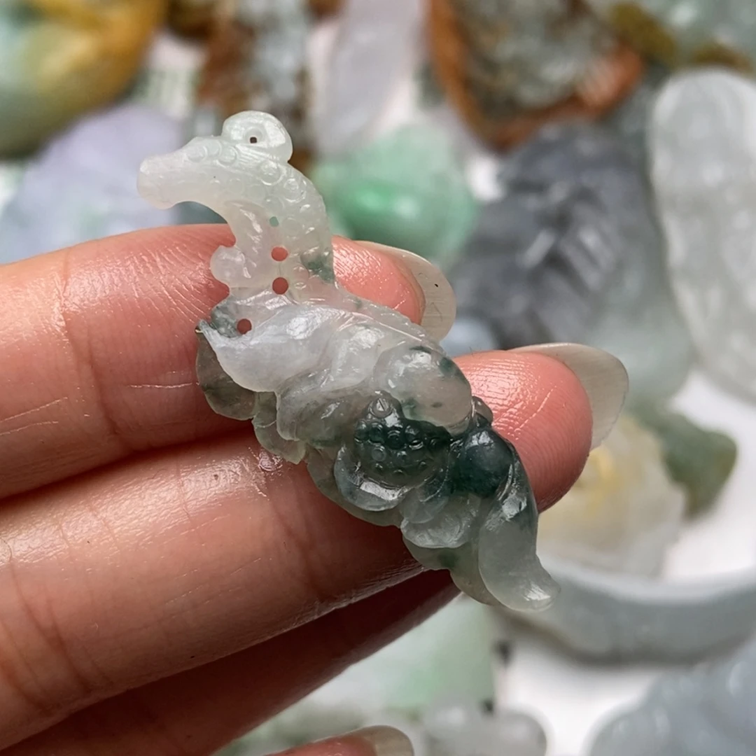 用***？定制翡翠未镶嵌翡翠