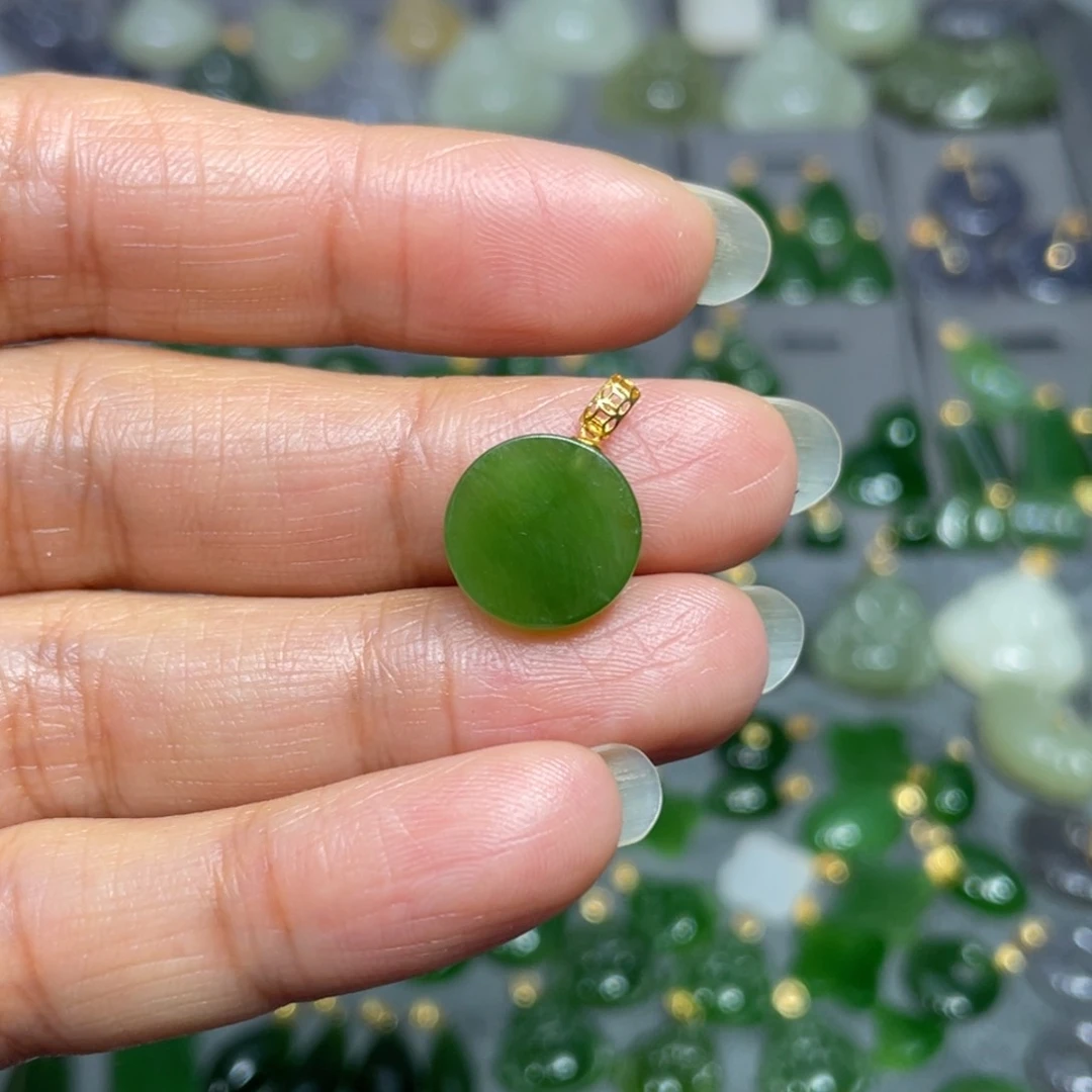 和田玉（碧玉）吊坠(不含链)18K金镶嵌L****e