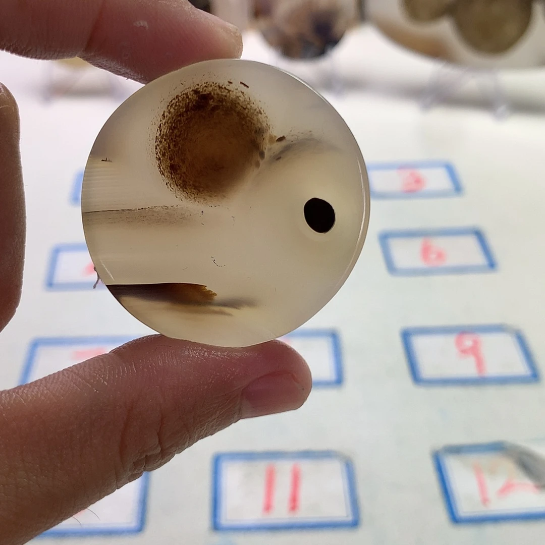 两***极未镶嵌玛瑙/玉髓珠宝半成品