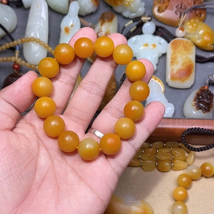 宇***通颈饰未镶嵌和田玉