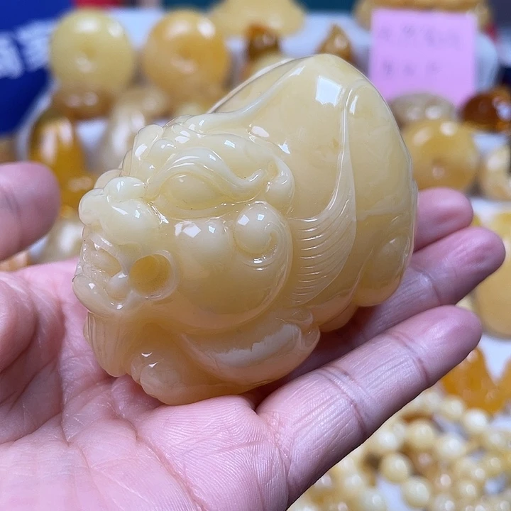 蜜蜡裸石未镶嵌白花蜡貔貅