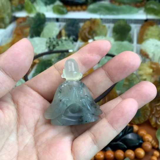 蛇纹石玉未镶嵌颈饰