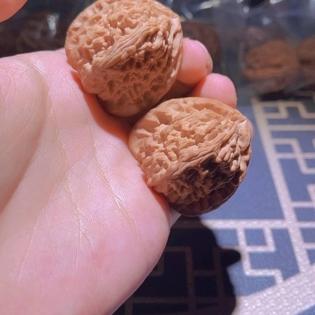吊坠文玩核桃恐*?三角白