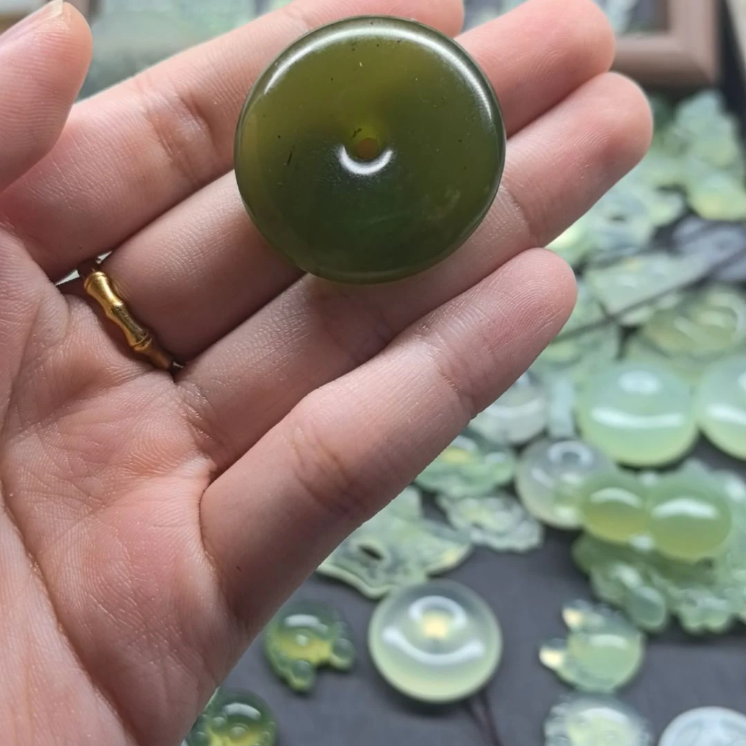 合金蛇纹石玉颈饰