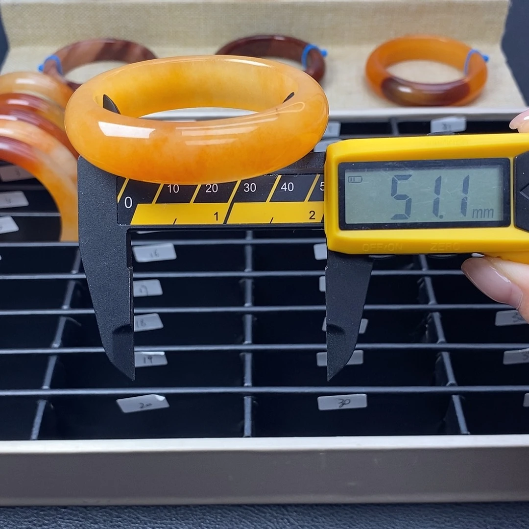 未镶嵌石英质玉（黄龙玉）手镯6号