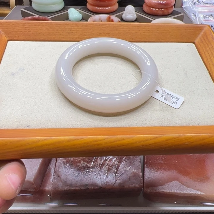 石英质玉未镶嵌手镯