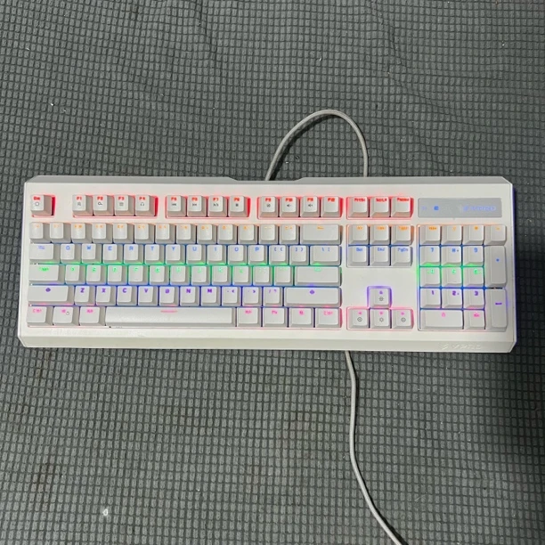 8新 Rapoo/雷柏 雷柏V500L有线机械键盘。