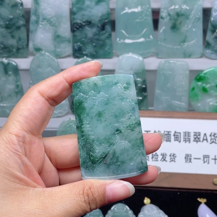 颈饰未镶嵌翡翠山水牌