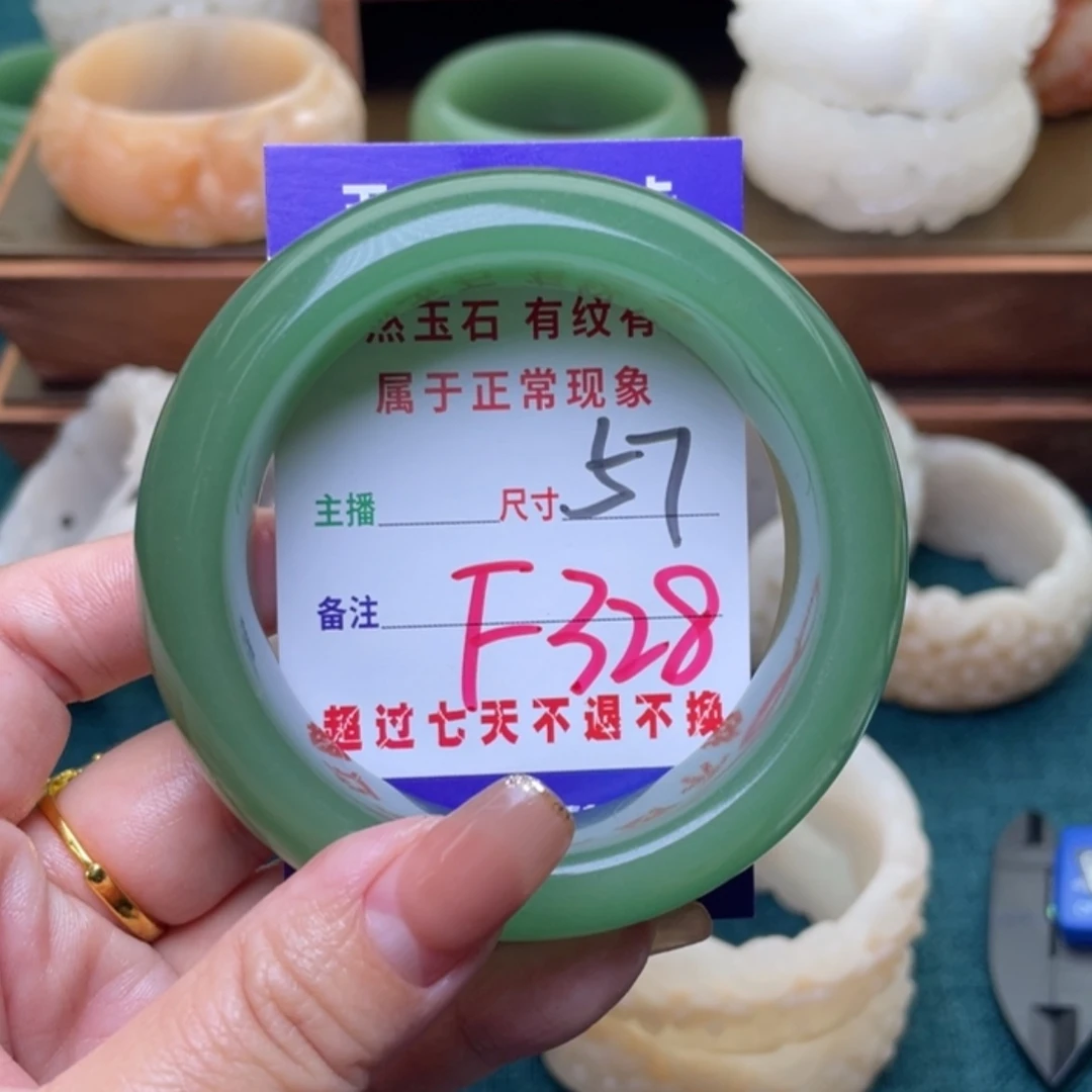【闪购商品】未镶嵌手镯（圆镯）石英质玉