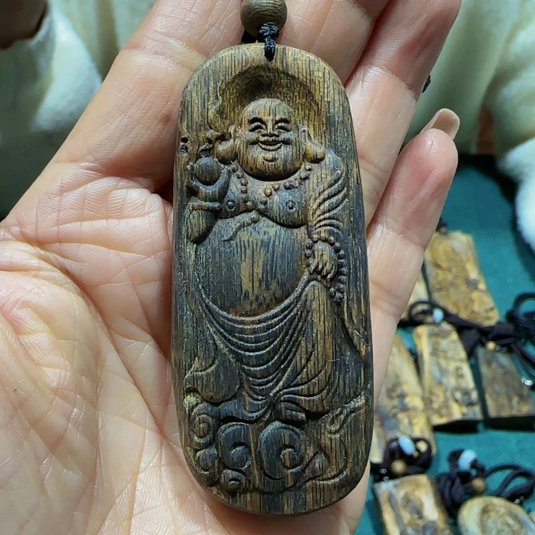 沉香吊坠海南白奇乌身老料雕刻佛公带绳14.6克