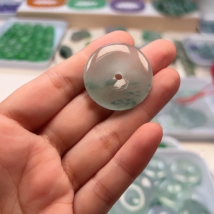 罗***扬翡翠未镶嵌颈饰翡翠首饰