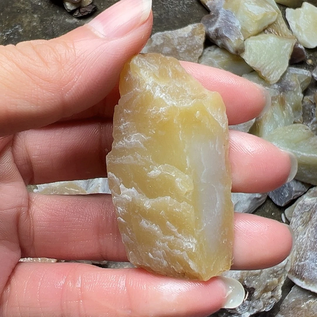飝***和田玉（糖玉）未镶嵌珠宝半成品