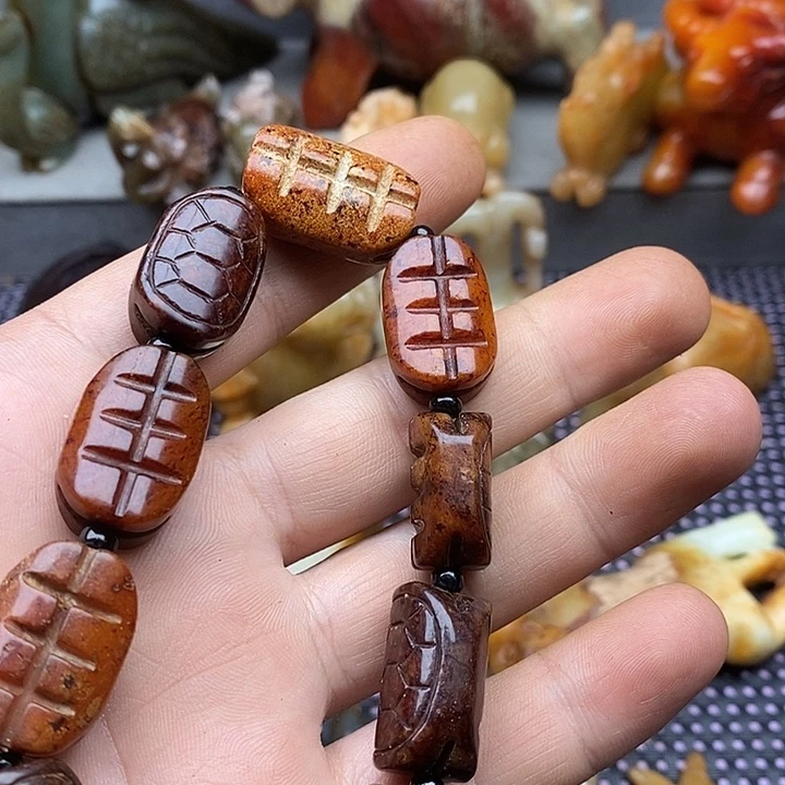 未镶嵌蛇纹石玉颈饰: