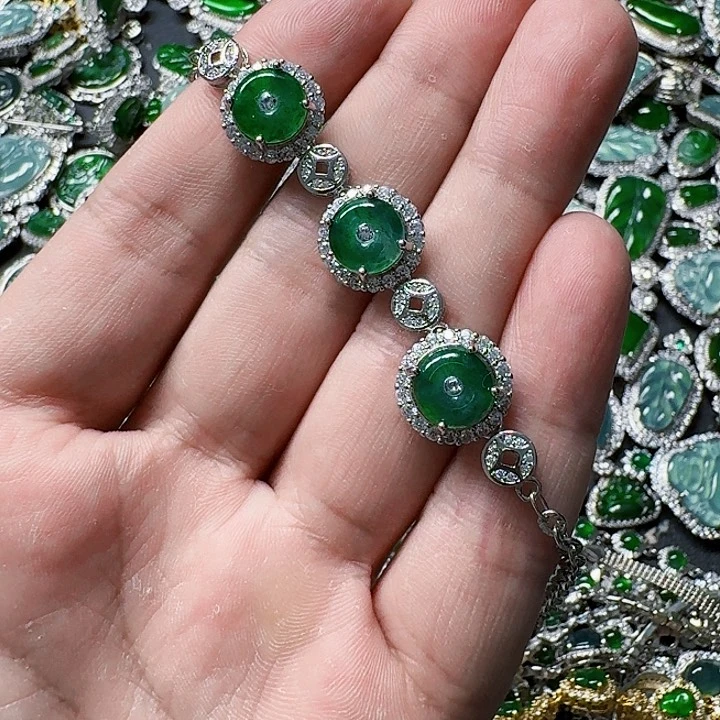 翡翠颈饰未镶嵌天然A货翡翠放漏