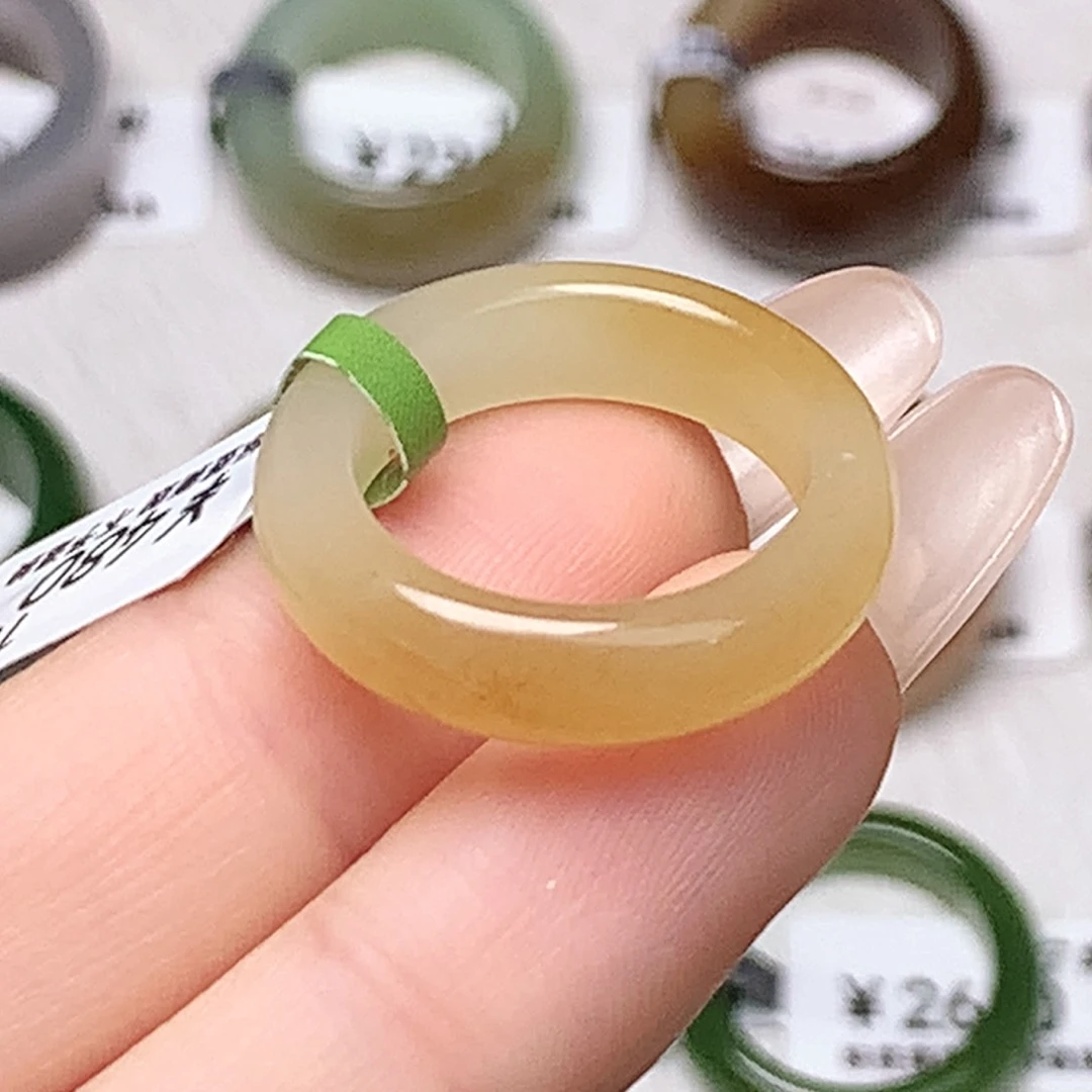 未镶嵌戒指和田玉