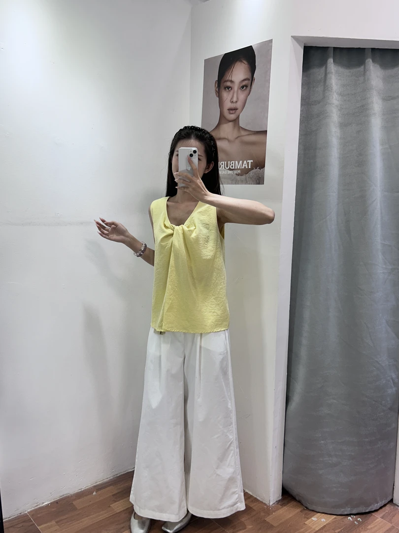 【利利家】韩系V领纽结设计感无袖上衣白色背心时尚宽松薄款夏季