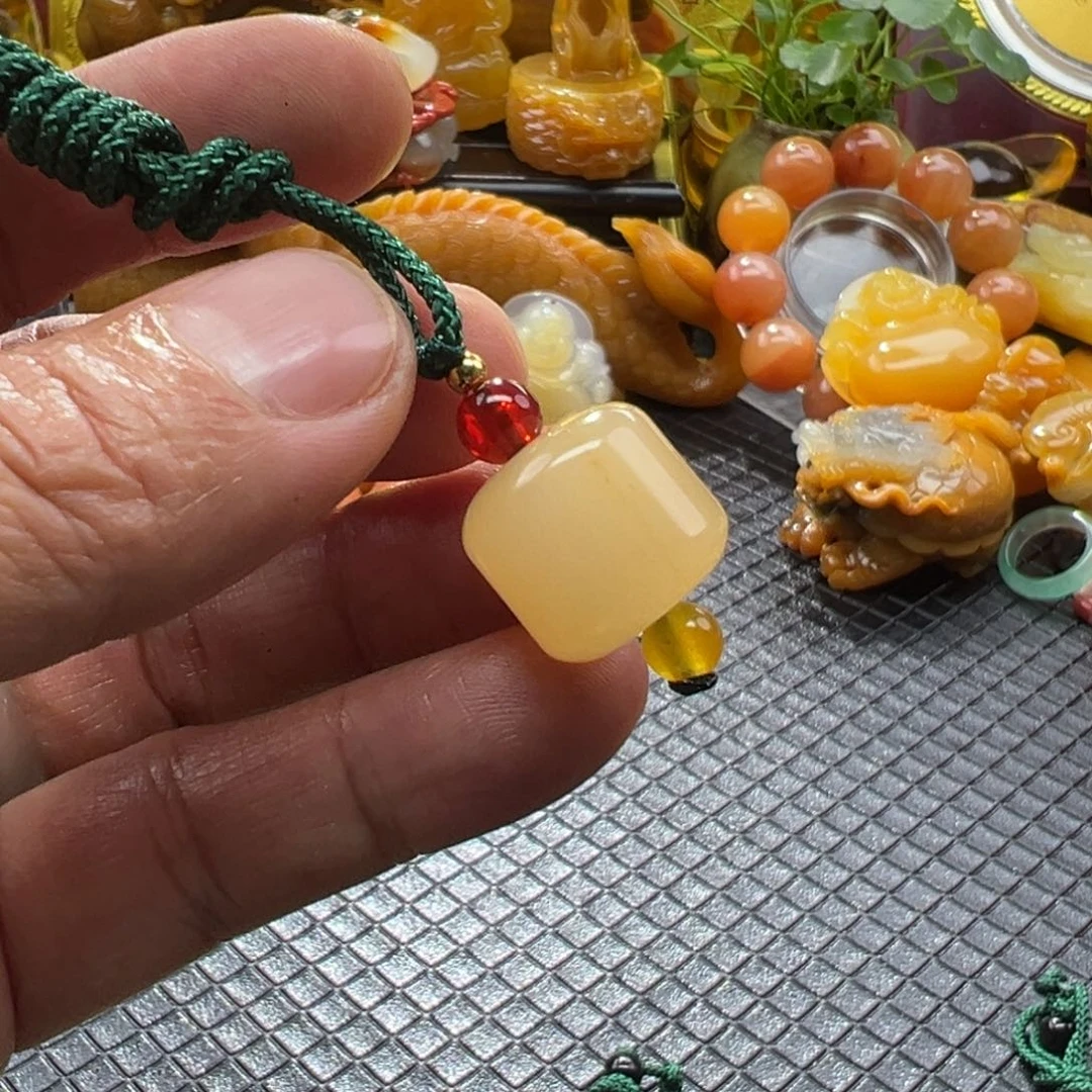 石英质玉未镶嵌颈饰