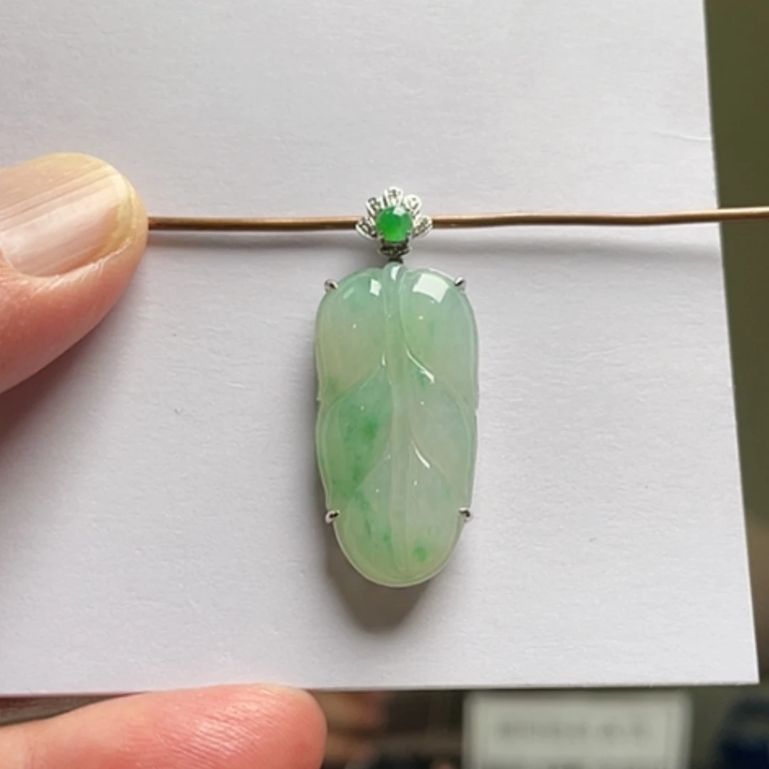 【闪购商品】吊坠(不含链)18K金镶嵌翡翠