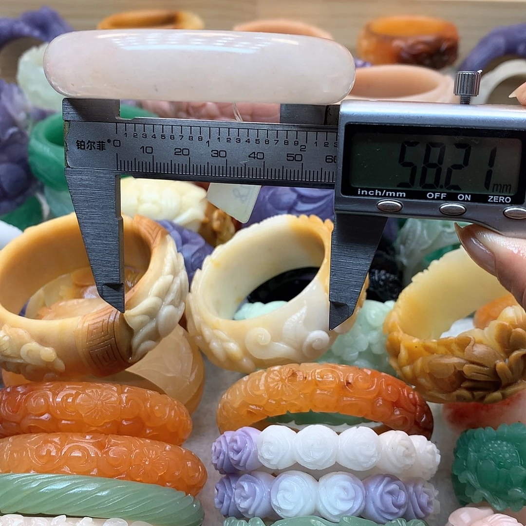 未镶嵌手镯石英质玉