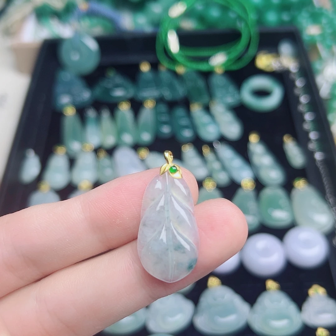 翡翠18K金镶嵌颈饰翡翠