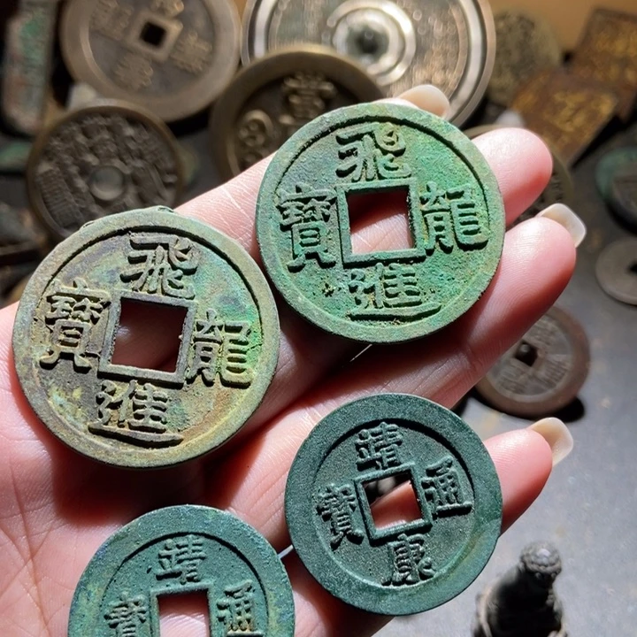 知***人铜现代工艺品仿制品