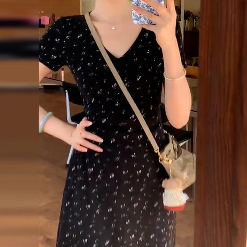 【现货+运补】蕾丝边黑色v领碎花连衣裙子女温柔绝美收腰长裙4471