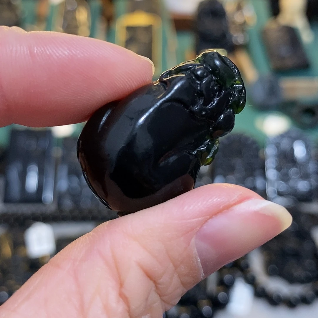 蛇纹石玉颈饰未镶嵌魔**子